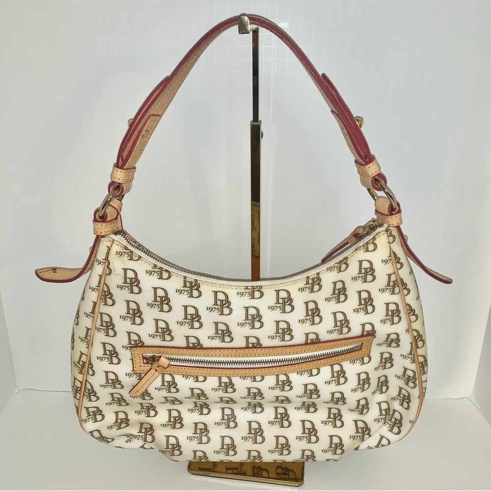 Dooney and Bourke 1975 collection signature cream patent leather shoulder bag - Picture 2 of 10